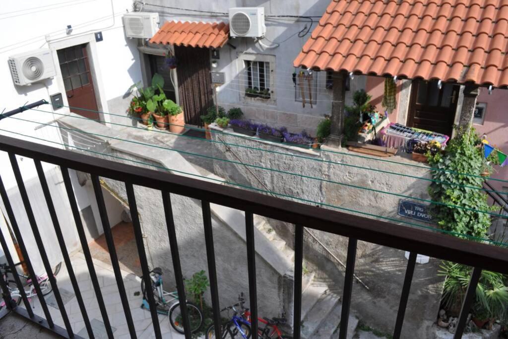 Apartment Veli Dvor Cres Kültér fotó